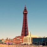 Torre Dorata di Blackpool: Simbolo di Rinnovamento Urbano con Acciaio Inox Elettro-Colorato